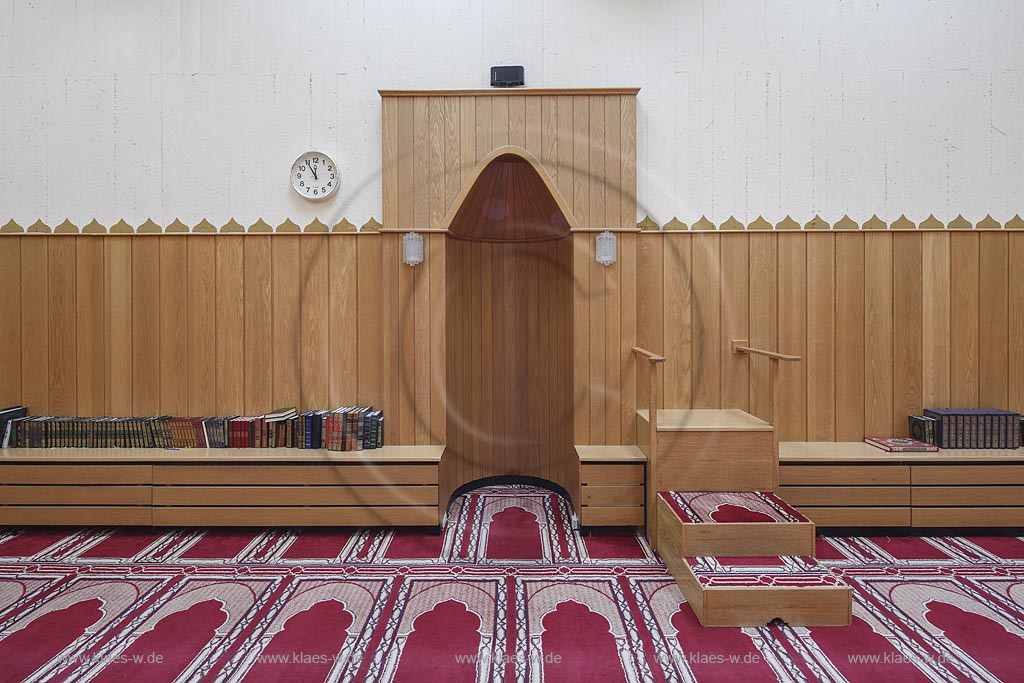 Aachen, Bilal-Moschee, Gebetsraum mit Gebetsnische; Aachen, mosque Bilal-Moschee, prayer room, niche, in a mosque.