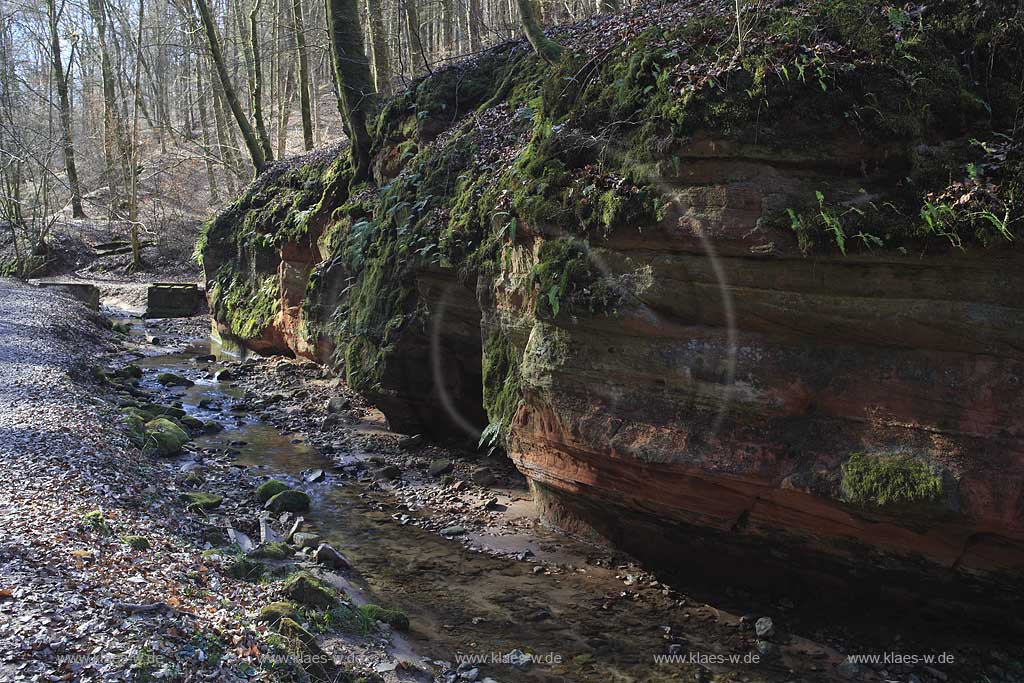 Trier Pallien, der Sirzenicher Bach mit roten Sandsteinfelsen; Beck Sirzenich with brownstone, sandstone rocks 