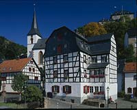 Blankenheim, Kreis Euskirchen, Eifel, Blick auf Kirche, Fachwerkhaeuser, Fachwerhuser und Burg