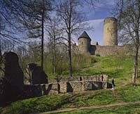 Nuerburg, Nrburg, Landkreis Ahrweiler, Eifel, Verbandsgemeinde Adenau, Blick zur Burgruine, Burg Nrberg, Nuerburg