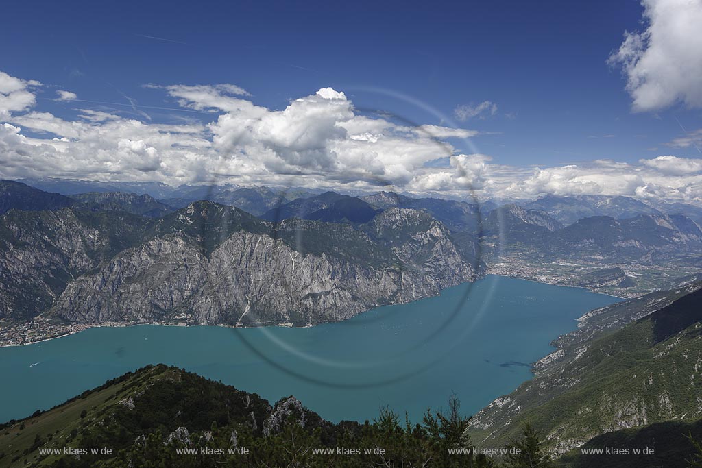 Blick von "Monte Baldo" ueber den Gardasee mit "Riva del Garda"; View from "Monte Baldo" to Lake Garda with "Riva del Garda".