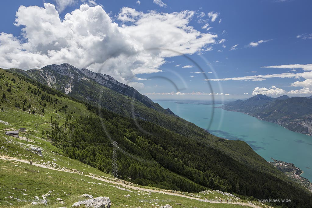Blick von "Monte Baldo" auf den Gardasee; View from "Monte Baldo" to Lake Garda.