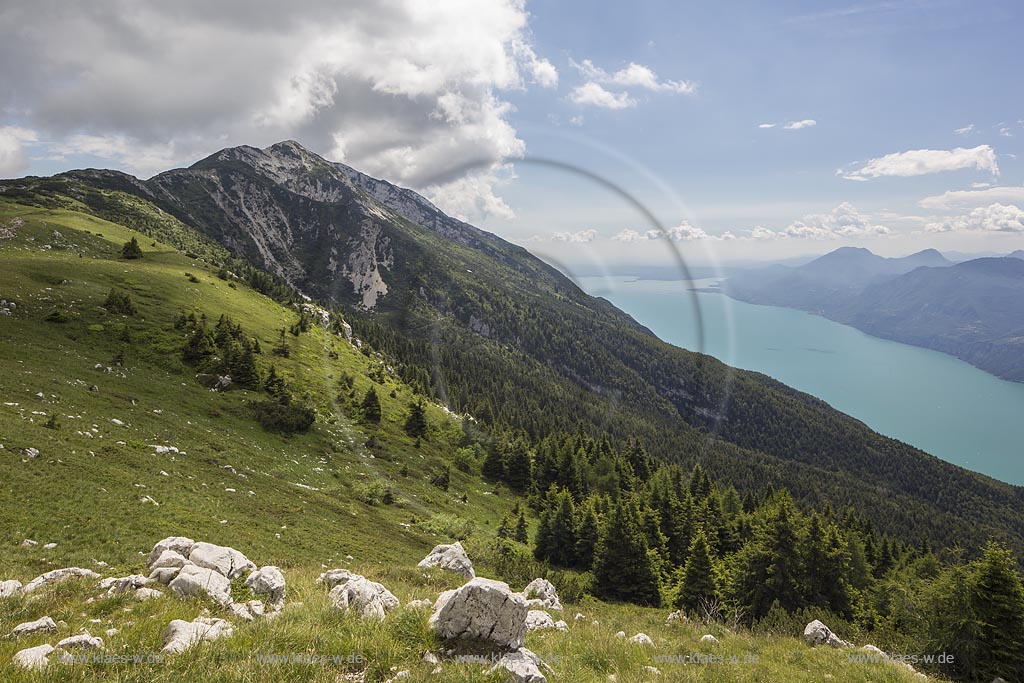 Blick von "Monte Baldo" auf den Gardasee; View from "Monte Baldo" to Lake Garda.