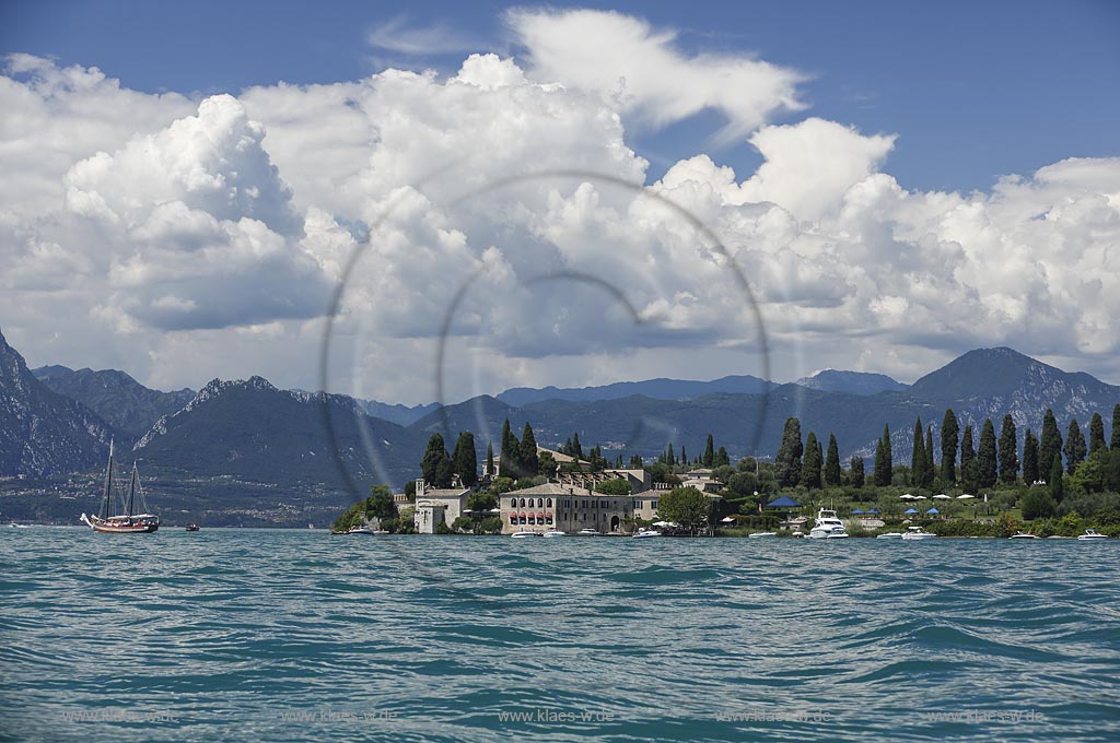 Gardasee mit "Punta san Vigilio"; Lake Garda with "Punta san Vigilio".