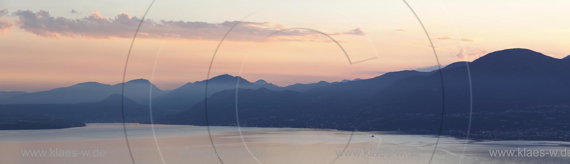 Torri del Benaco Albisano, Panoramablick von Albisano ueber den See in Abendstimmung; Torri del Benaco Albisano, panoramview from Albisano over Lake Garde in sunset light