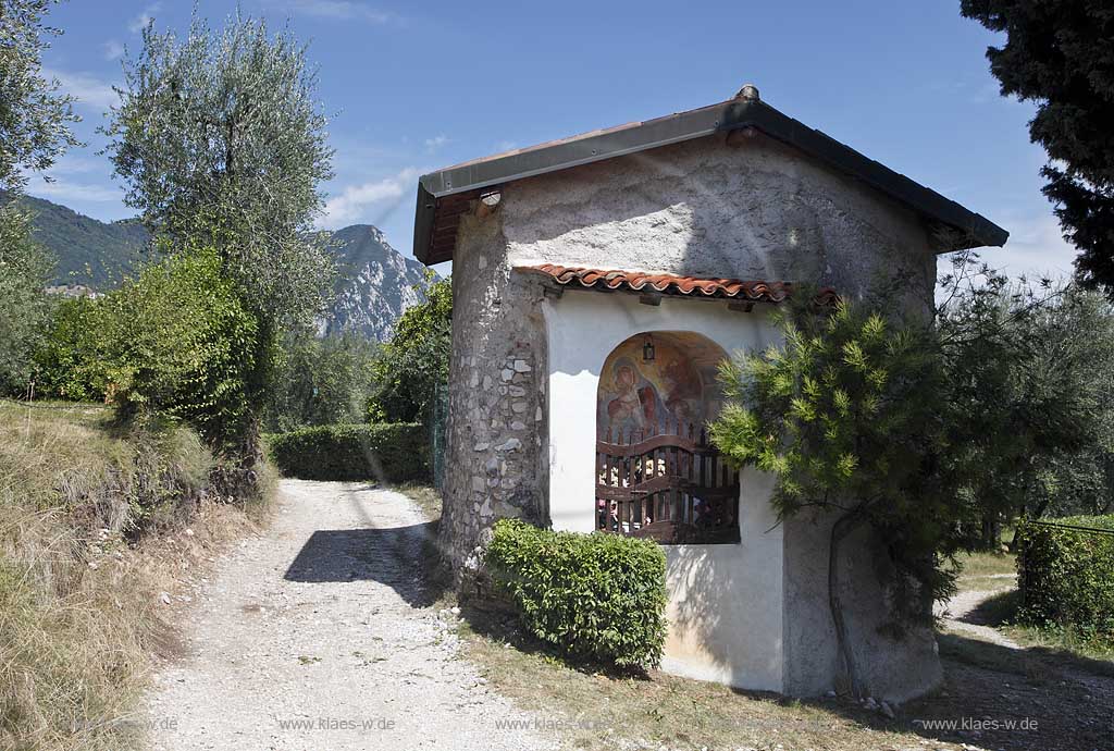 Toscolano-Maderno, Wanderweg mit Bildstock; Toscolano-Maderno, hiking path with roadside shrine