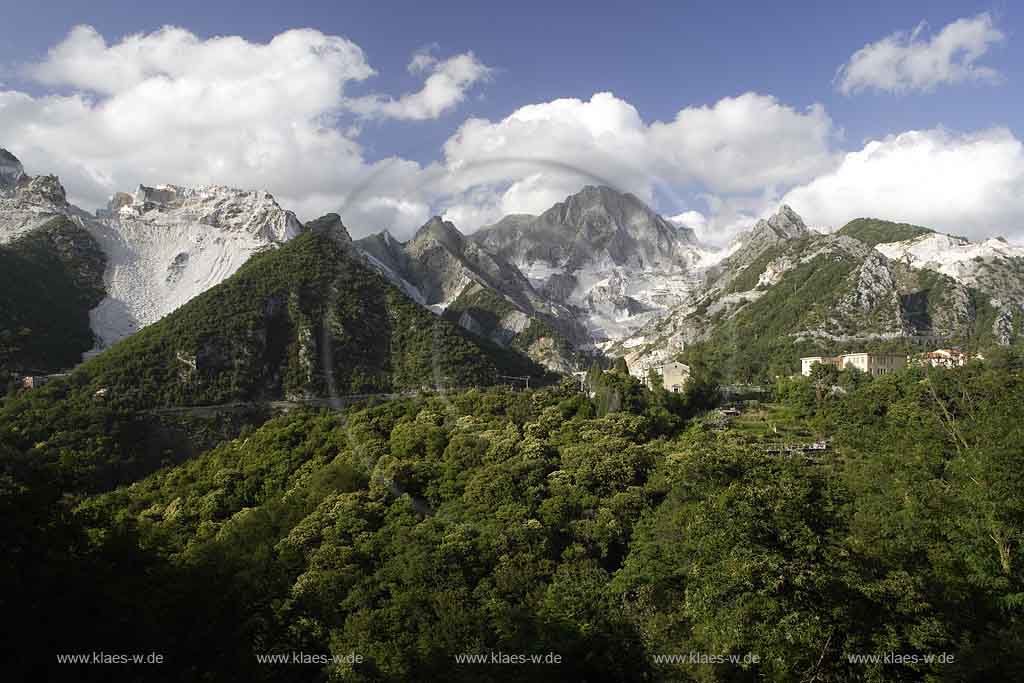 Carrara, Landschaftsbild mit Blick auf Marmorbrueche, Marmorbrche, Toskana, Tuscany 
