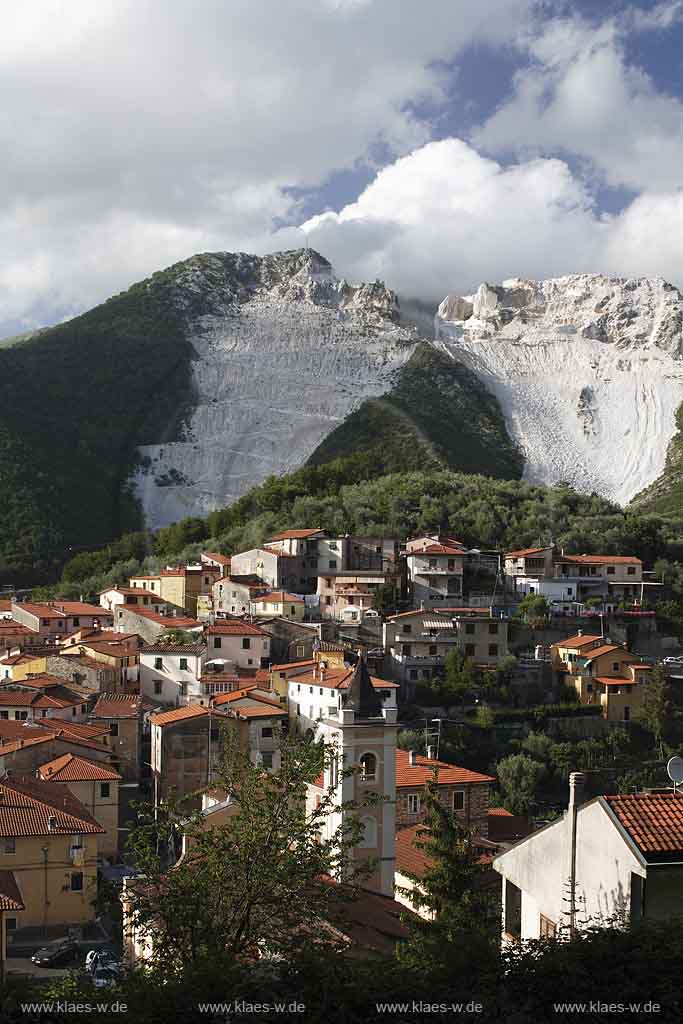 Codena, Carrara, Blick auf Codena mit Sicht auf Marmorbrueche, Marmorbrche, Toskana, Tuscany 