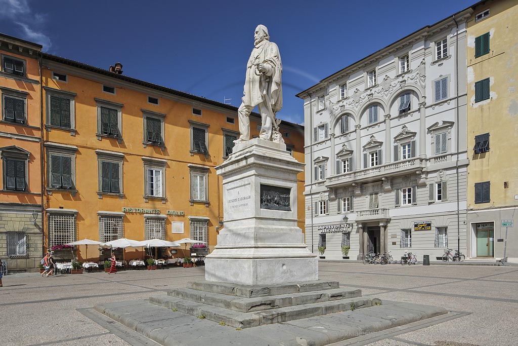 Lucca, Piazza del Giglio mit Garibaldi-Denkmal; Lucca, Piazza del Giglio with benchmark of Garibaldi.