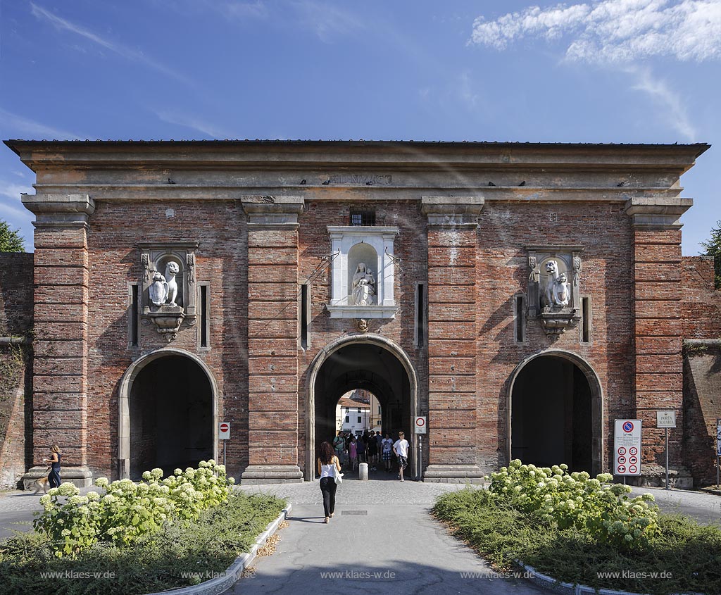 Lucca, Blick auf Porta Santa Maria, entworfen von Alessandro Farmese; Lucca, view to Porta Santa Maria drafted by Alessandro Farmese.