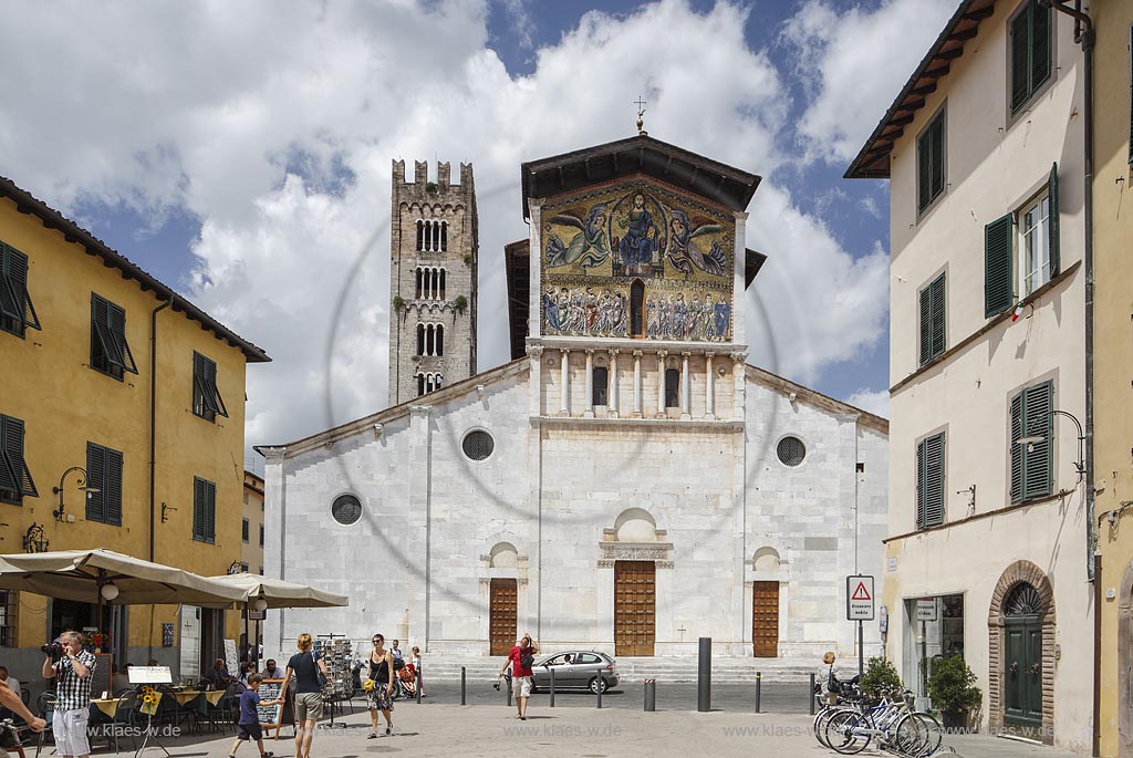 Lucca, Basilika minor San Frediano, romanische Kirche mit Mosik im byzantinischen Stil; Lucca basilica minor San redano with mosaic in byzantine stile. 