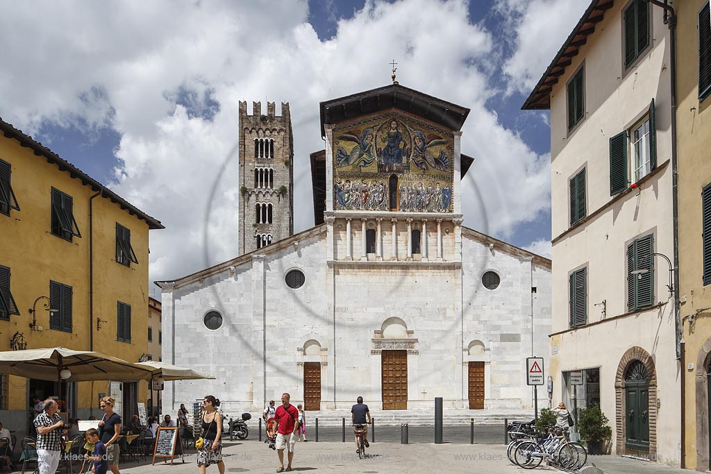 Lucca, Basilika minor San Frediano, romanische Kirche mit Mosik im byzantinischen Stil; Lucca basilica minor San redano with mosaic in byzantine stile. 