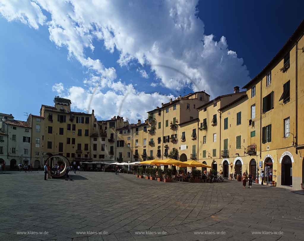 Lucca, Toskana, Tuscany, Blick auf die Piazza Del Marcato