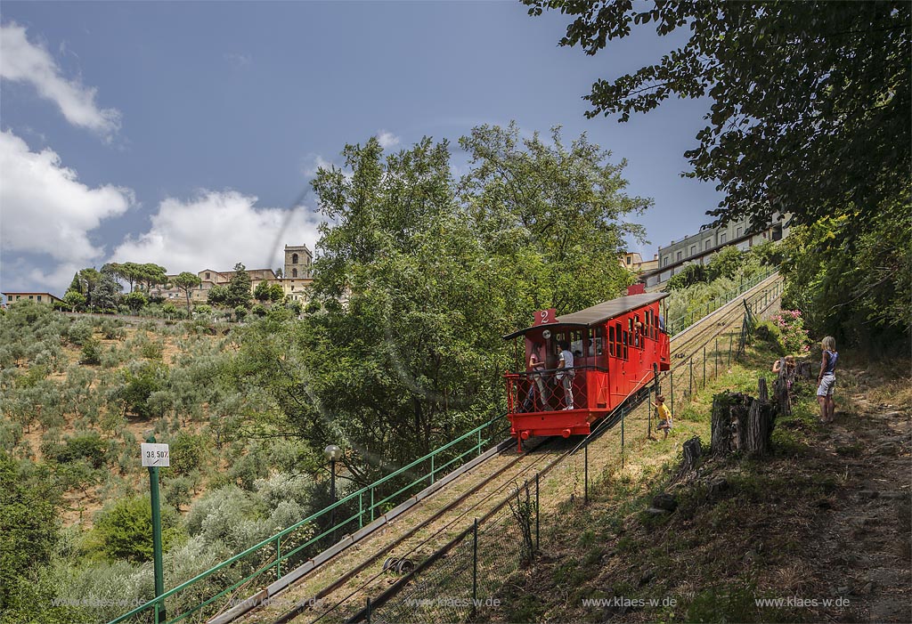 Blick auf Montecatini Alto mit Standseilbahn Funiculare; view to Montecantini Alto with cable railway Funiculare.