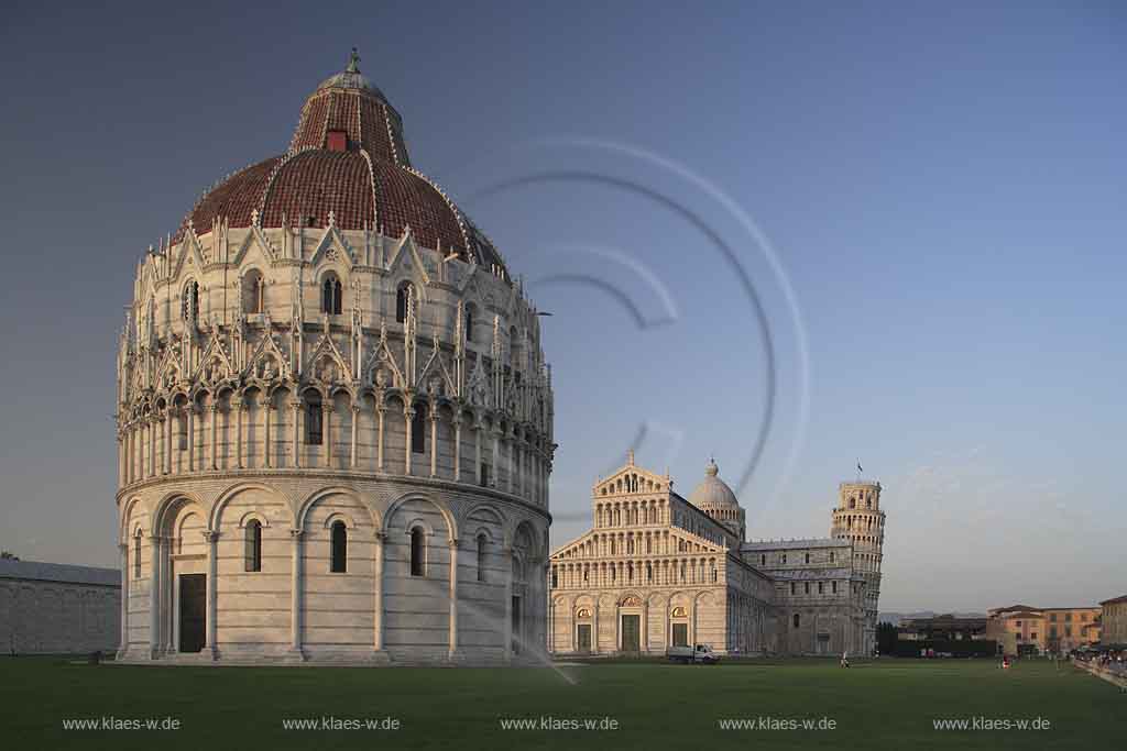 Pisa, Blick auf Baptisterium, dem Dom Santa Maria Assunt und dem schiefen Turm von Pisa, Toskana, Tuscany