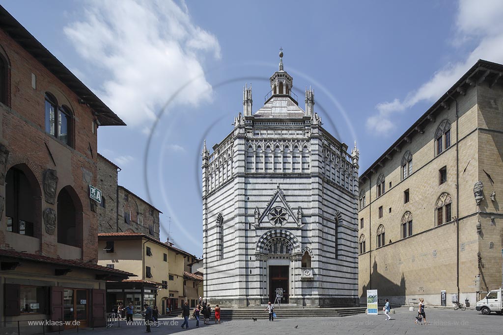 Pistoia, Baptisterium, Battistero San Giovanni am Piazza del Duomo; Pistoia, baptistery  San Giovanni at the place Piazza del Duomo.