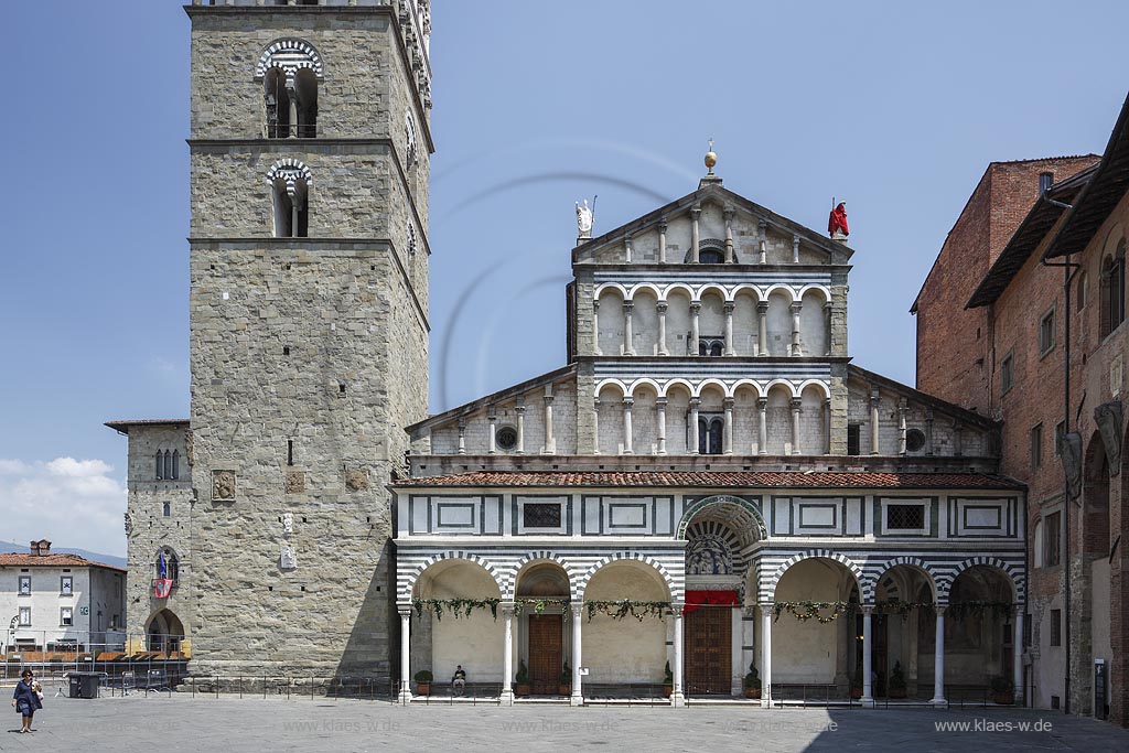 Pistoia, Piazza del Duomo,  Blick zum Dom, Kathedrale San Zeno; Pistoia, place Piazza del Duomo, view to he cathedral San Zeno.