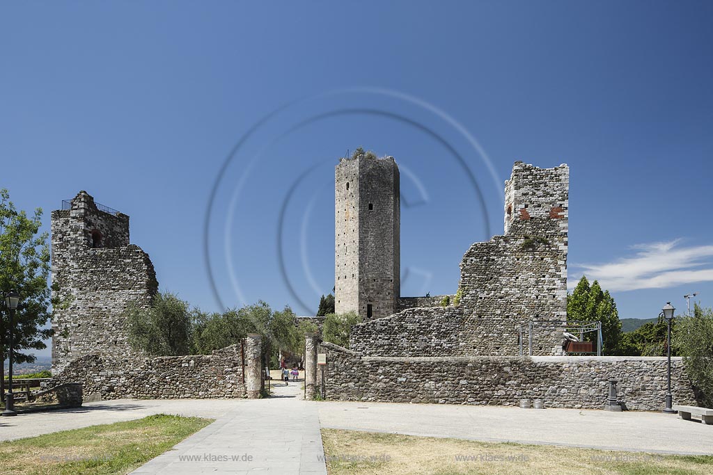 Seravalle Pistoiese, Blick zur "Rocca Nuova" - die Burg von Castruccio Castracani; Seravalle Pistoiese, view to castle "Rocca Nuova"- by Castruccio Ccastracani.