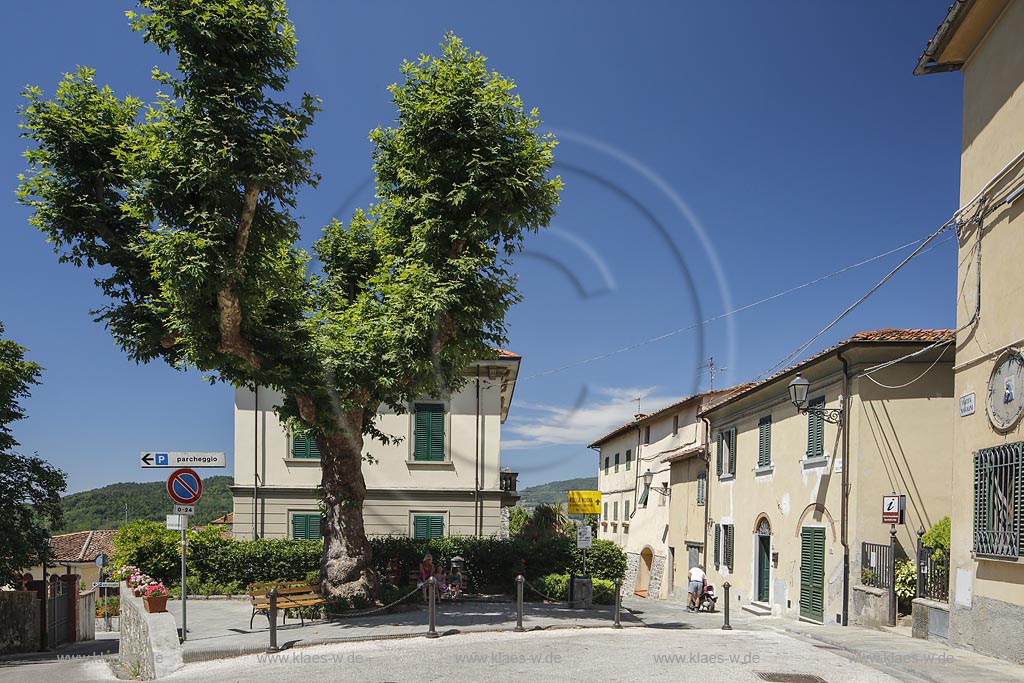 Seravalle Pistoiese, Piazza Magrini, im Zentrum, Centro; Seeravalle Pistolese, Piazza Magrini, center of the village.