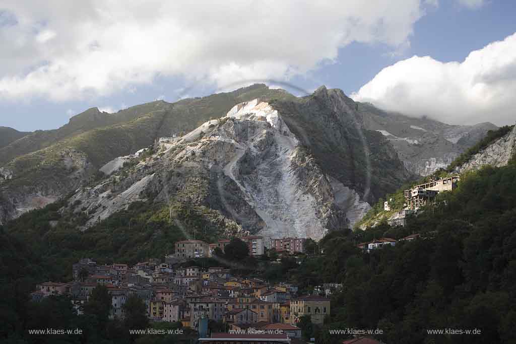 Torano, Carrara, Blick auf Marmorbrche ber Ort Torano, Toskana, Tuscany