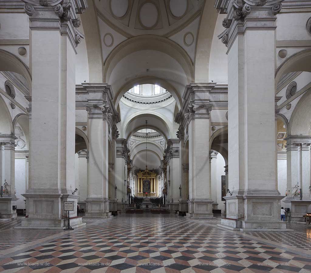 Padua Basilika Santa Giustina innen mit Blick in den Chor zum Altar; Basilica San Giustina