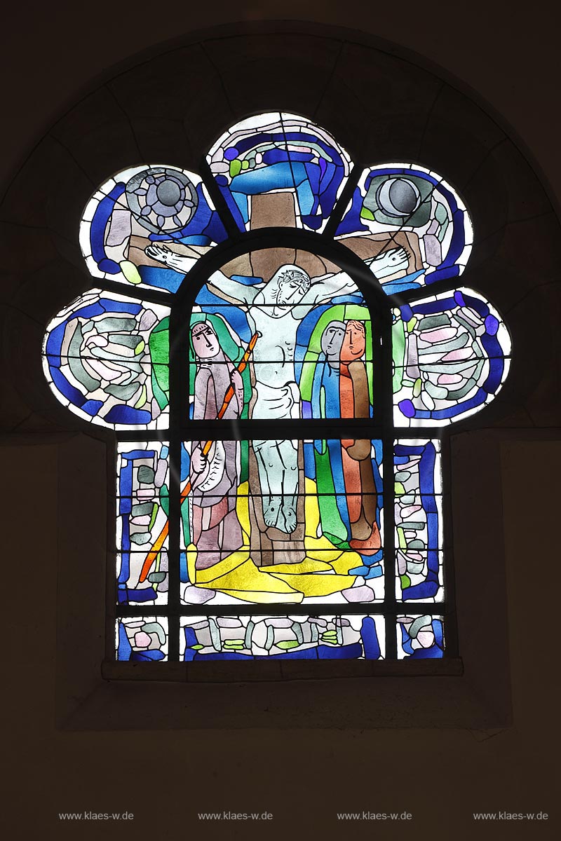  Koeln Deutz, St Heribert, Fenster im Seitenschiff, Suedwest Joch Kreuzigung: Koeln Deutz, St Heribert, window of aisle with crucifixion