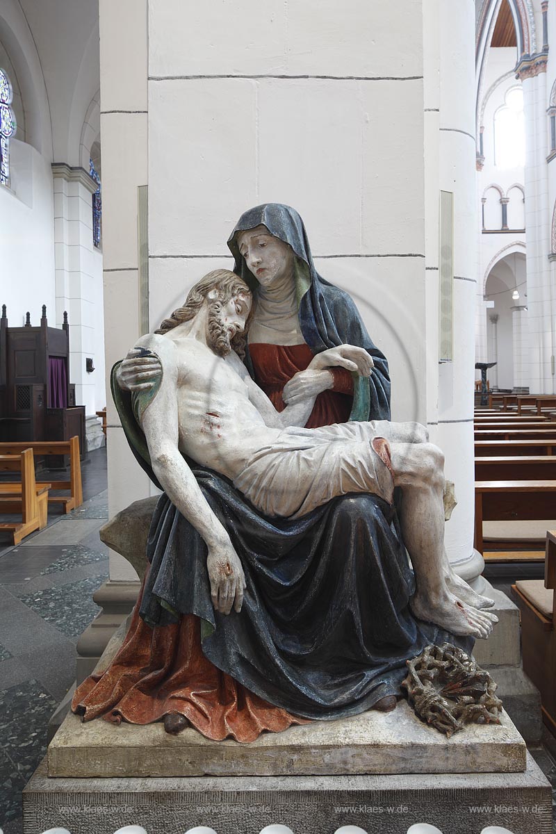 Koeln Deutz, St Heribert, Pieta. plastische Darstellung: Figur; Koeln Deutz, St Heribert, Pieta, sculpture