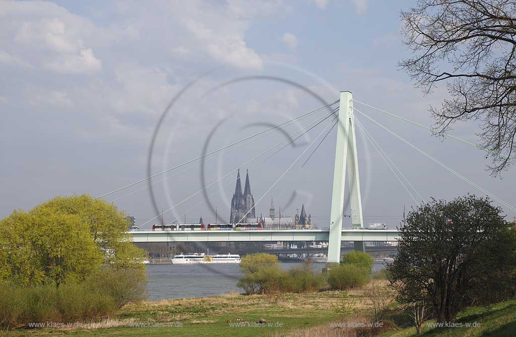 Koeln, Blick ueber den Rhein und die Deutzer Brcke zum Koelner Dom, View over rhine river and Deutzer bridge to the cologne dome