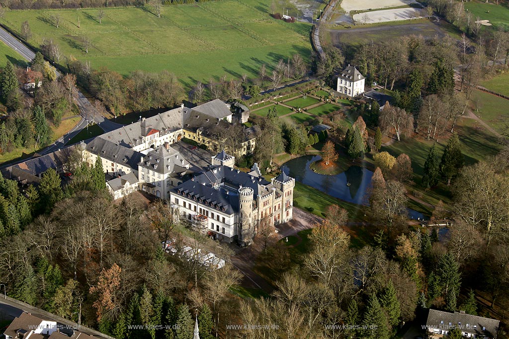 Luftbild, Institut Schloss Herdringen, Teilrenovierung, Neheim,  Arnsberg, Sauerland, Nordrhein-Westfalen, Germany, Europa
