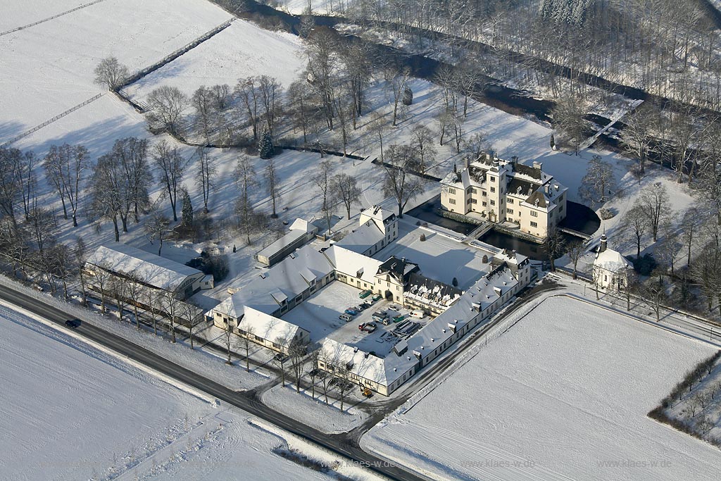 Luftbild, Wasserschloss, Schnee, Winter,,  Meschede, Nordrhein-Westfalen, Deutschland, Europa