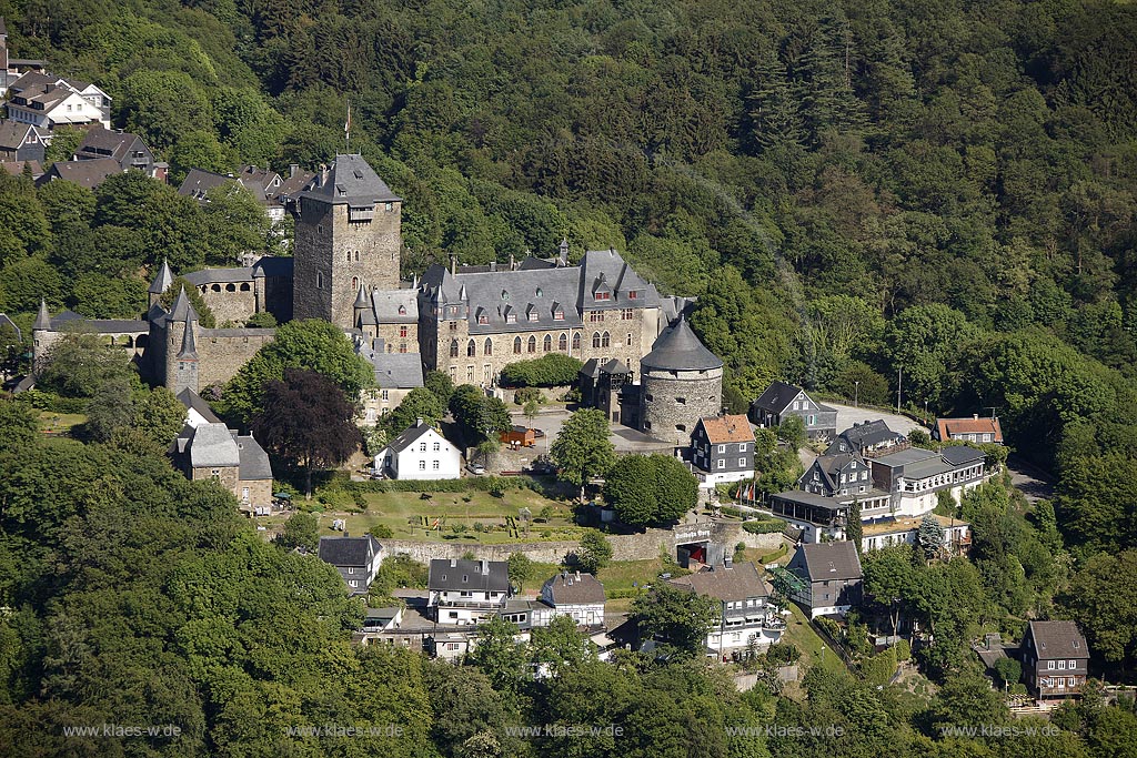  Solingen, Schloss Burg an der  Wupper, Stammschloss der Grafen und Herzoege von Berg,, Residenzschloss;  Solingen, castle Schloss Burg onto the Wupper.