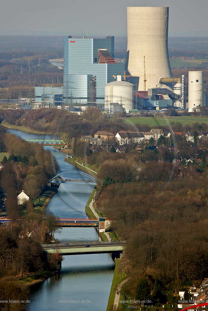 Castrop-Rauxel, Luftbild Kohlekraftwerk EON Datteln 4 am Dortmund-Ems-Kanal mit Kuehlturm und  Brueckenenergietraeger, Brueckentechnologie; Castrop-Rauxel, aerial view to coal-burning power plant EON Datteln 4 at canal Dortmund-Ems-Kanal.