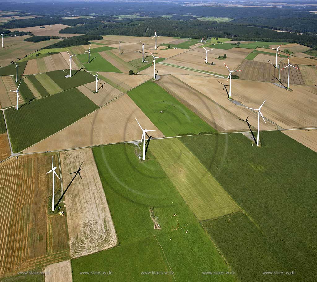 Windkraftanlagen, Brilon-Madfeld, Nordrhein-Westfalen, Deutschland, DEU. | Wind power station, Brilon, North Rhine-Westphalia, Germany, DEU.