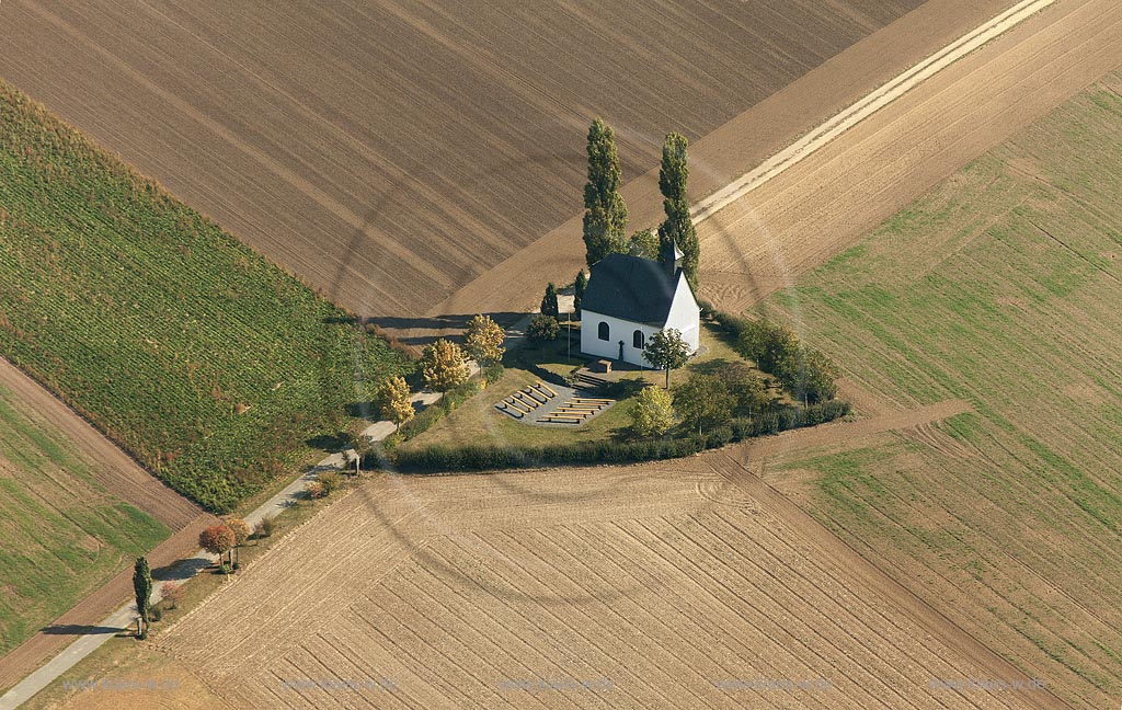 kleine Feldkapelle bei Muenstermaifeld,  Mertloch, Eifel, Rheinland-Pfalz, Germany, Europa