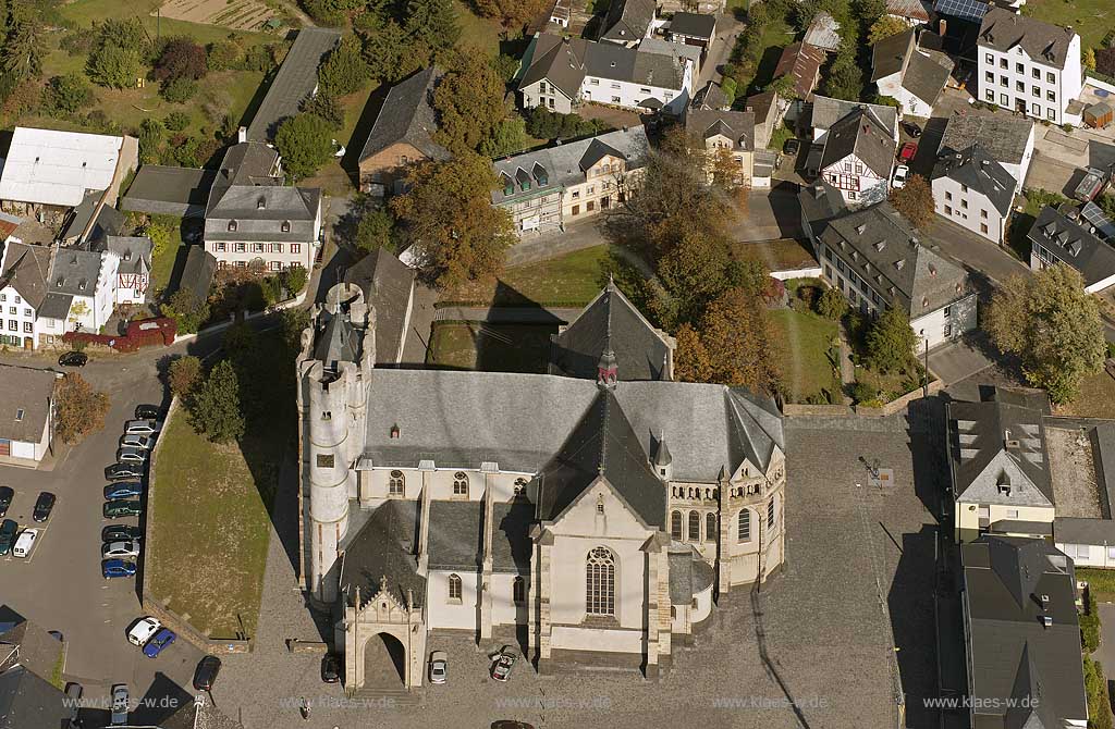 Stiftskirche St. Martin und St. Severus Landkreis Mayen-Koblenz,  Muenstermaifeld, Eifel, Rheinland-Pfalz, Germany, Europa