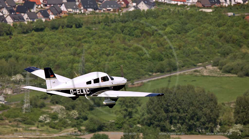 Deutschland, DEU: Hamm, D-ELKC Pipe PA 28 im Anflug auf Hamm. | Germany, DEU: Hamm, D-ELKC Pipe PA 28 be approaching to Hamm airport.