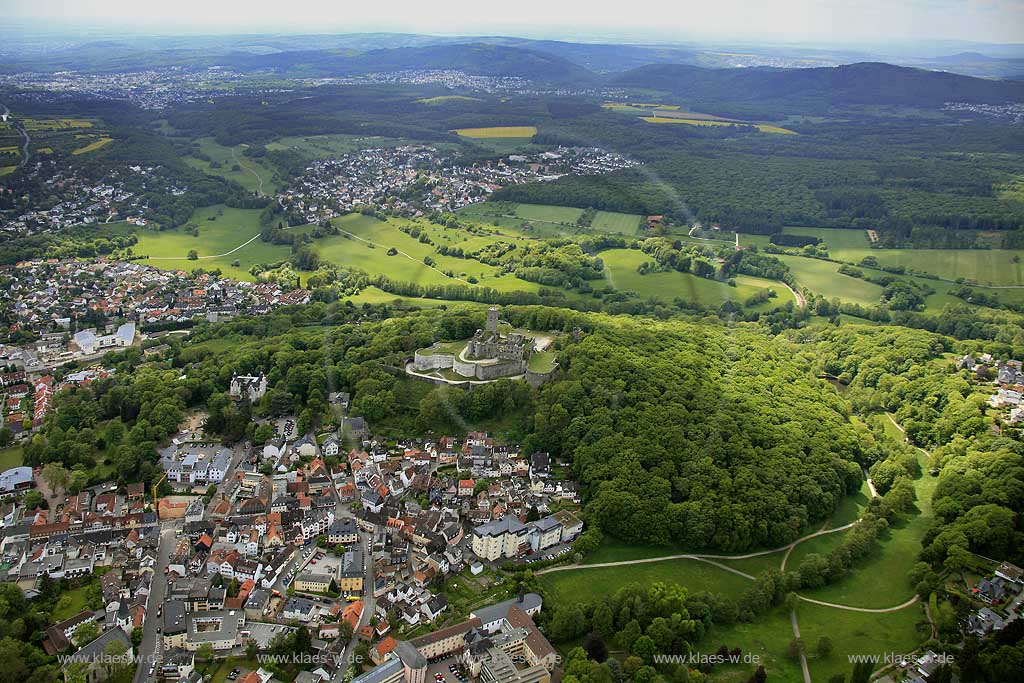 Koenigstein im Taunus, Luftbild, Burgruine Koenigstein, Altstadt, Burgberg und  Burgfried; Koenigstein in Taunus, aerial view, castle ruin Koenigstein.