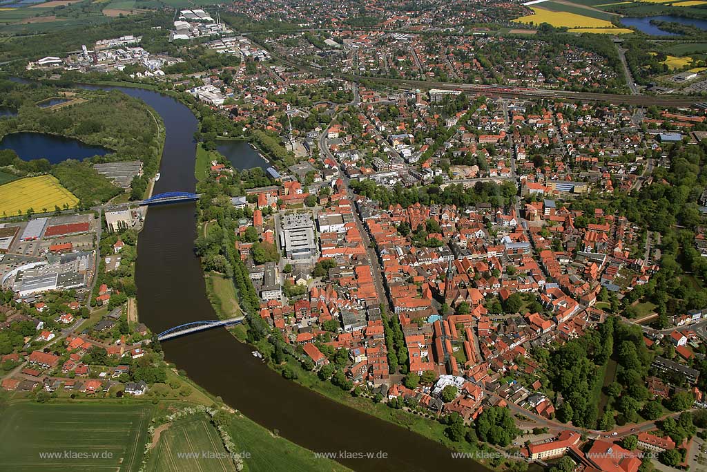 Nienburg, Luftbild, Blick ueber die Altstadt mit  roten Daechern, Ziegeldaechern und Weser; Nienburg, aerial view, view over the historic center with red house tops and tiled roofs and Weser.