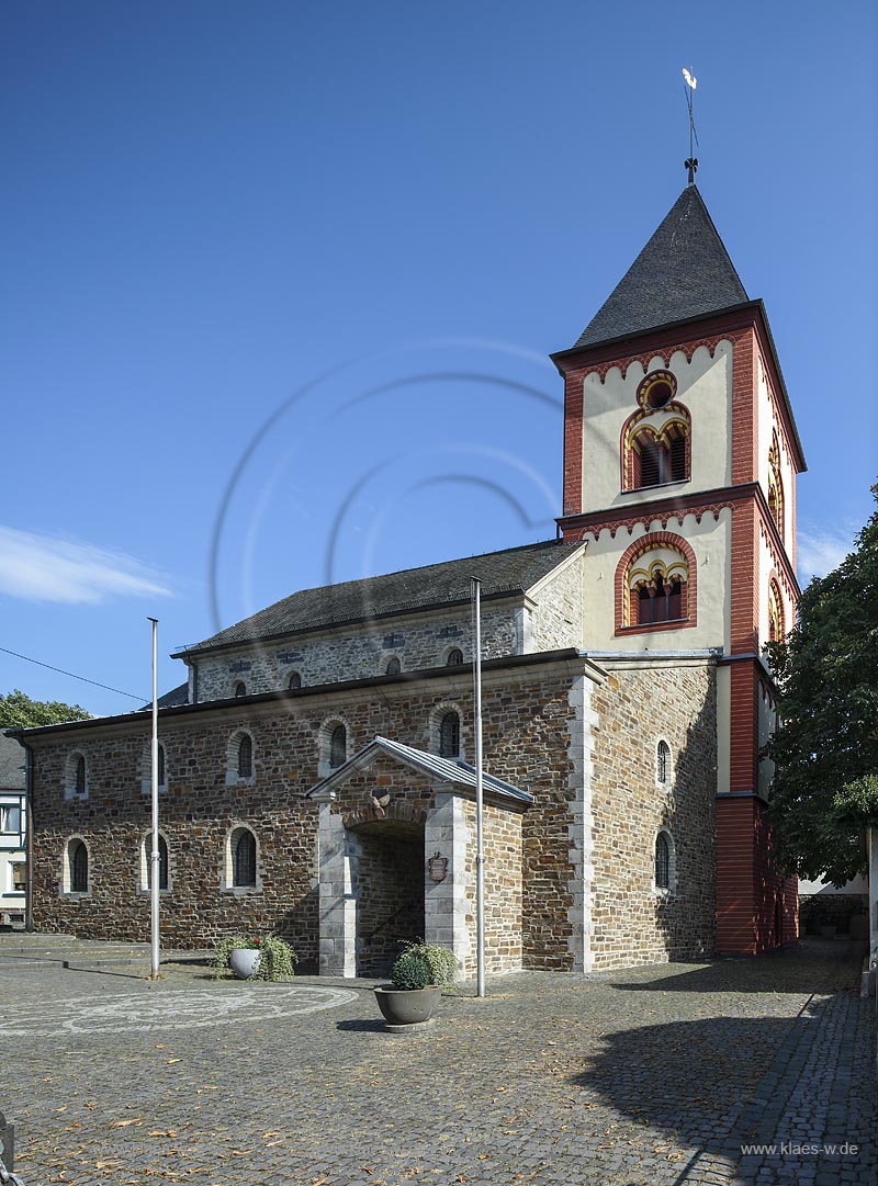 Erpel, Pfarrkirche St. Severin von Suedwesten; Erpel, parish church St. Severin from southwest.