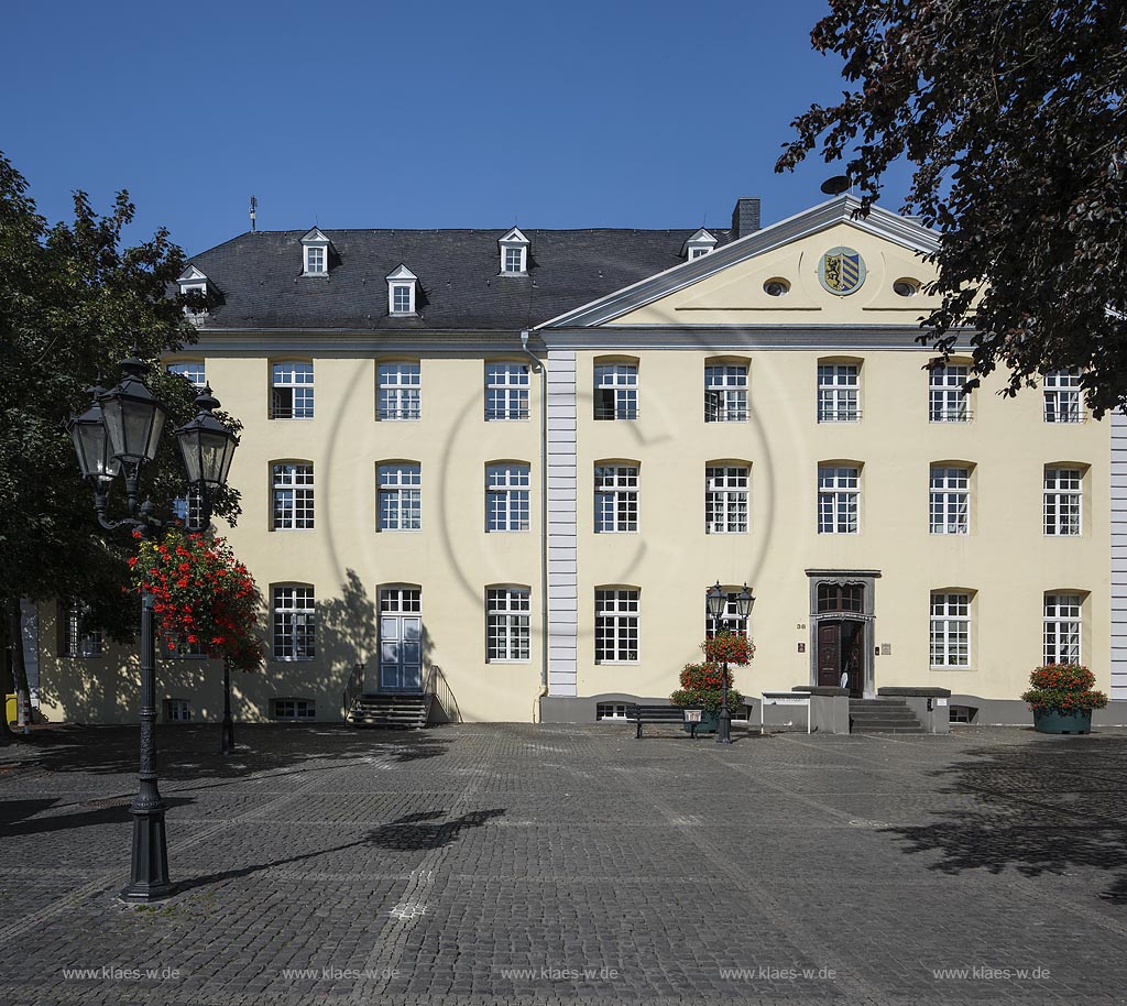 Brueggen, Rathaus im ehemaligen Kloster, Kreuzherrenkloster mit Rathausplatz; Brueggen, town hall in former abbey with town hall square.