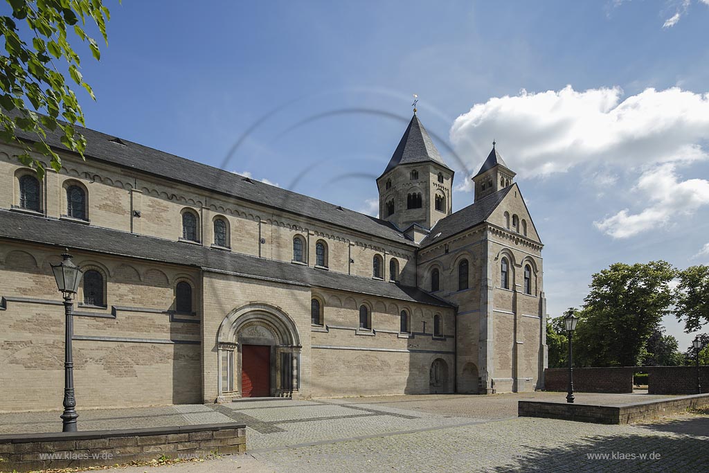 Dormagen, Kloster Knechtsteden, Blick auf Klosterbasilika St. Andreas; Dormagen, abbey Kloster Knechtsteden, view to the basilica of the abbey St. Andreas.