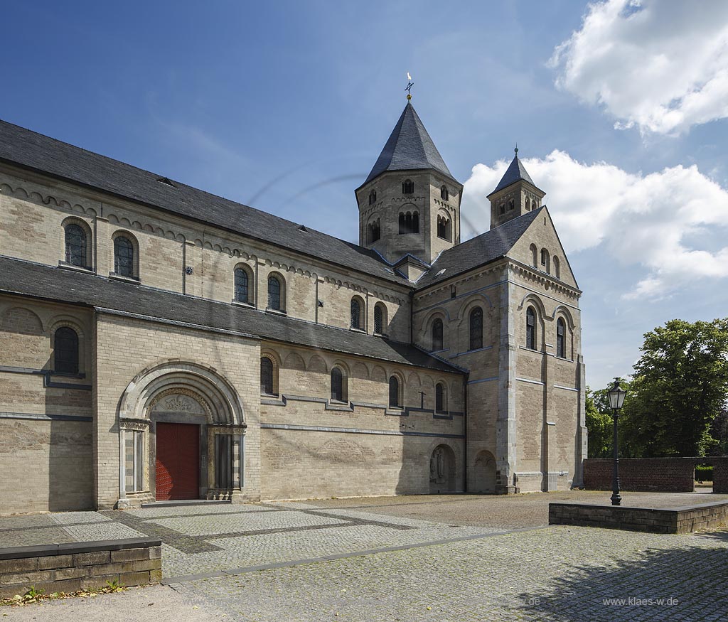 Dormagen, Kloster Knechtsteden, Blick auf Klosterbasilika St. Andreas; Dormagen, abbey Kloster Knechtsteden, view to the basilica of the abbey St. Andreas.