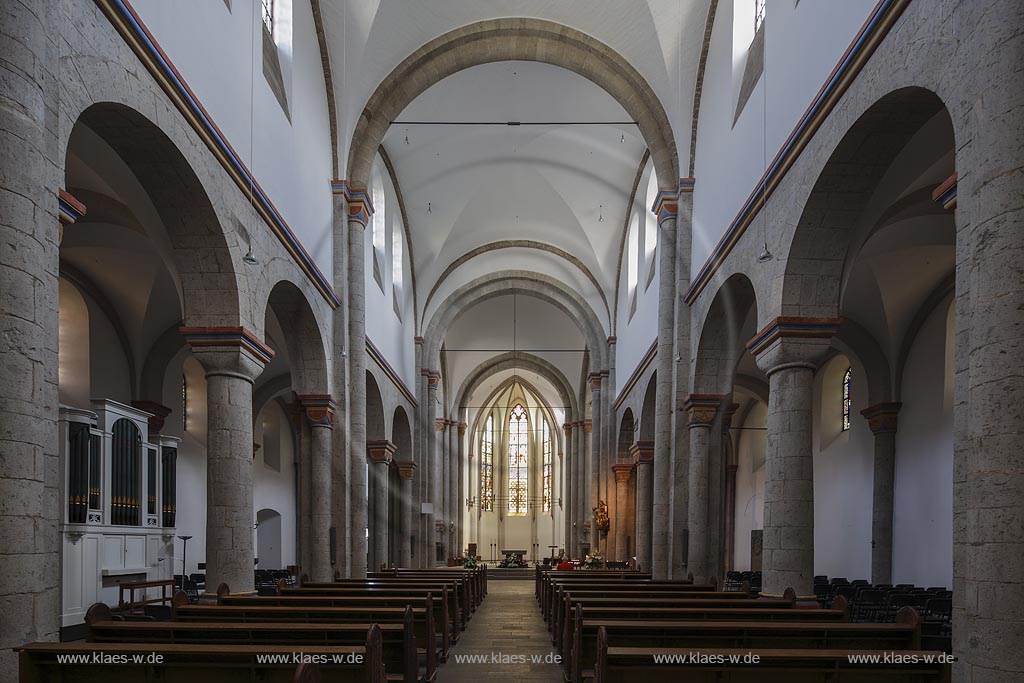 Dormagen, Kloster Knechsteden, Klosterbasilika St. Andreas, Altarblick; Dormagen, abbey Knechtsteden, basilica of the abbey St. Andreas, view to the altar.