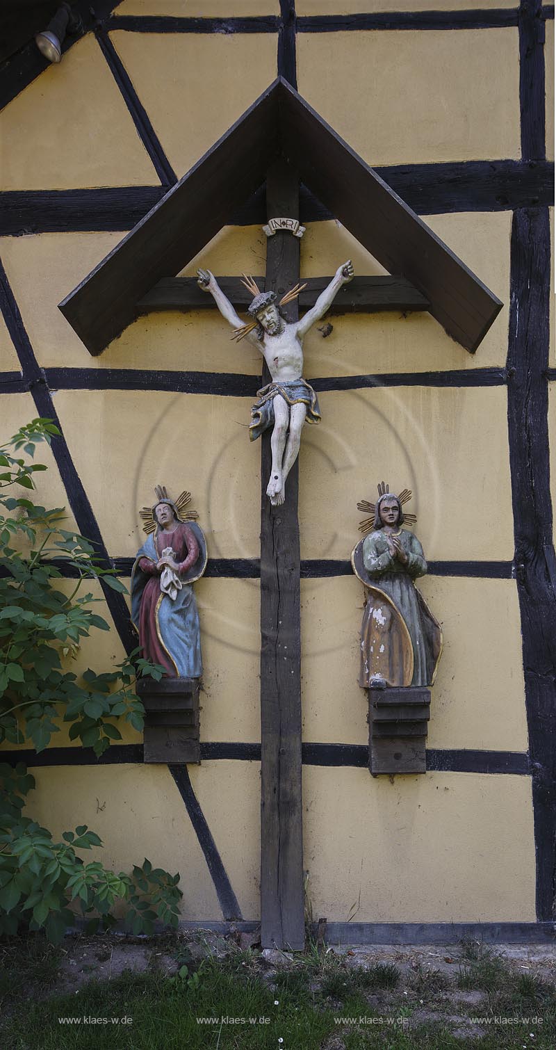 Grefrath, Niederrheinisches Freilichtmuseum, Blick auf Kreuzigunggruppe; Grefrath, museum Niederrheinisches Freilichtmuseum, view to crucifixion group.