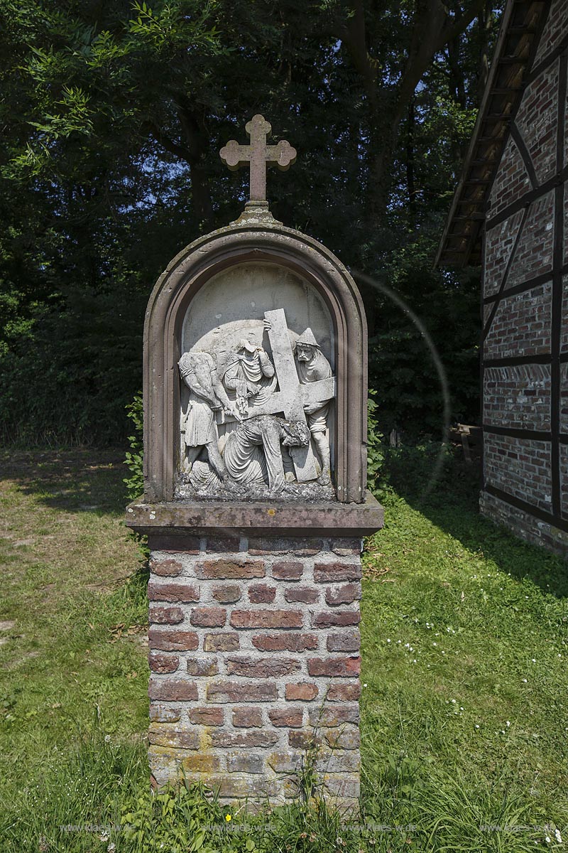 Grefrath, Niederrheinisches Freilichtmuseum, Wegedenkmal bzw. Bildstock; Grefrath, Niederrheinisches Freilichtmuseum, wayside relic.