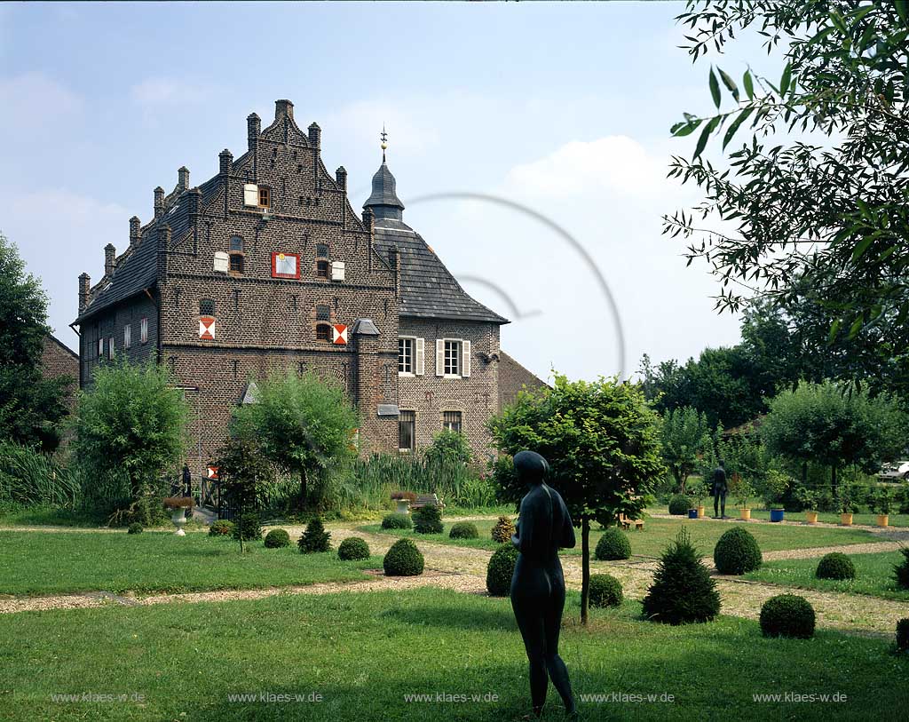 Klixdorf, Kempen, Kreis Viersen, Niederrhein, Regierungsbezirk Dsseldorf, Blick auf Burg Steinfuder mit Burgpark, Park und Statue    