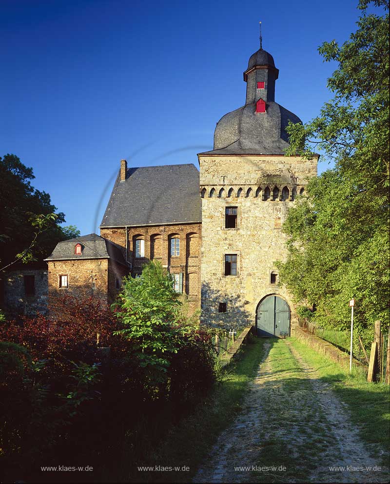 Liedberg, Korschenbroich, Rhein-Kreis Neuss, Niederrhein, Regierungsbezirk Dsseldorf, Blick auf Schloss Liedberg mit Schlossweg