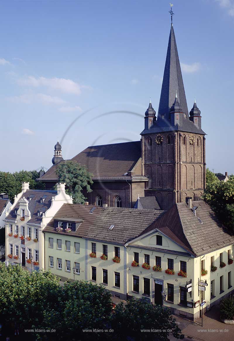Uerdingen, Krefeld, Landschaftsverband Rheinland, Regierungsbezirk Dsseldorf, Niederrhein, Blick auf Peterkirche und altes Rathaus