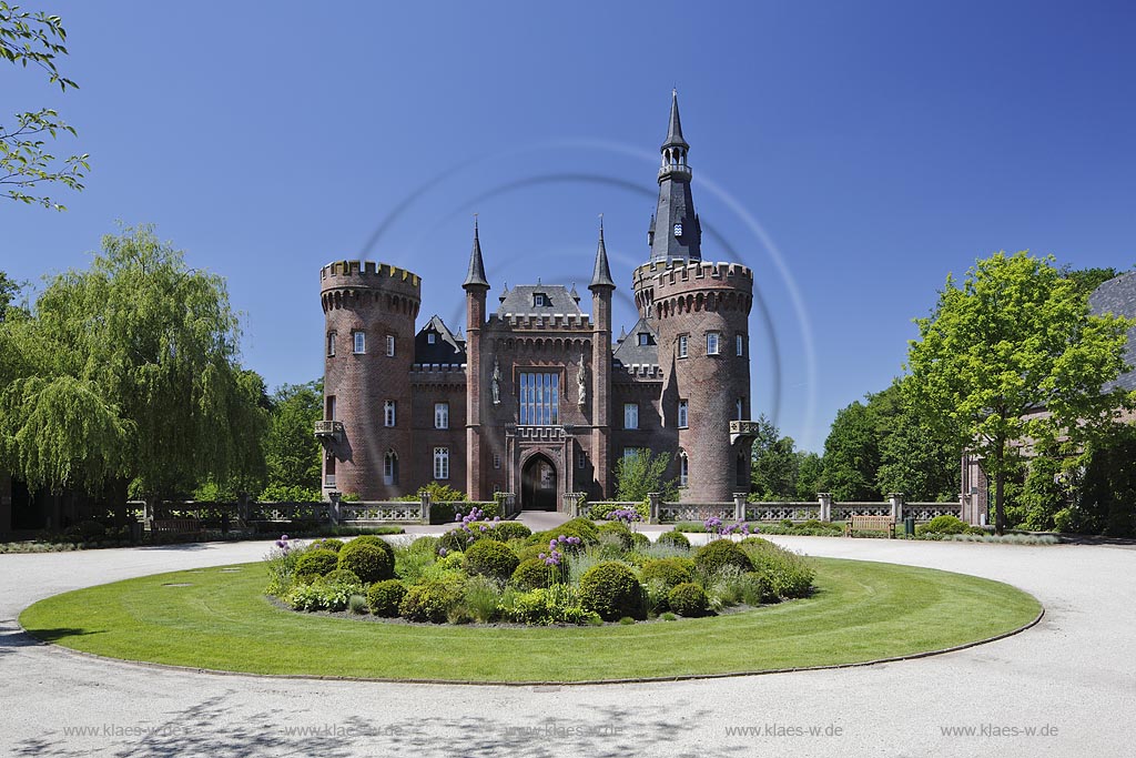 Bedburg-Hau,Wasserschloss Schloss Moyland, Westseite; Bedburg-Hau, moated castle Schloss Moyland, west side.
