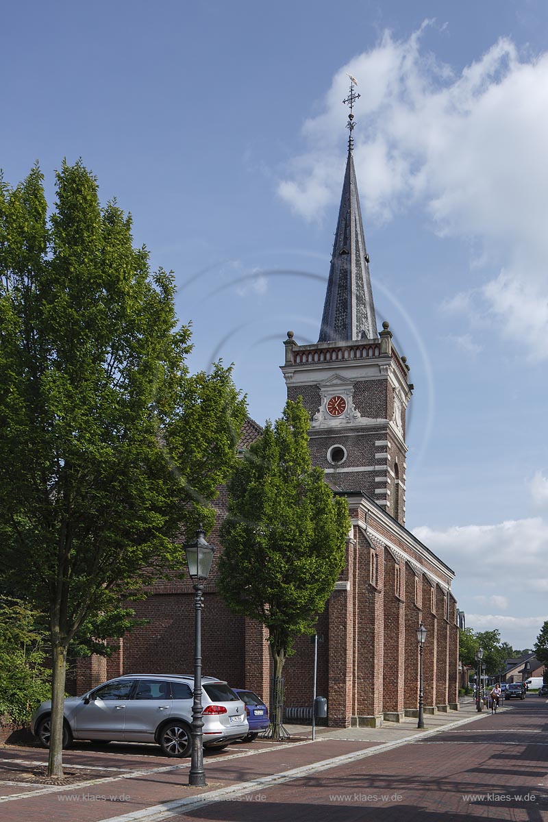Issum, Blick auf die evangelische Kirche; Issum, view to the evangelic church.